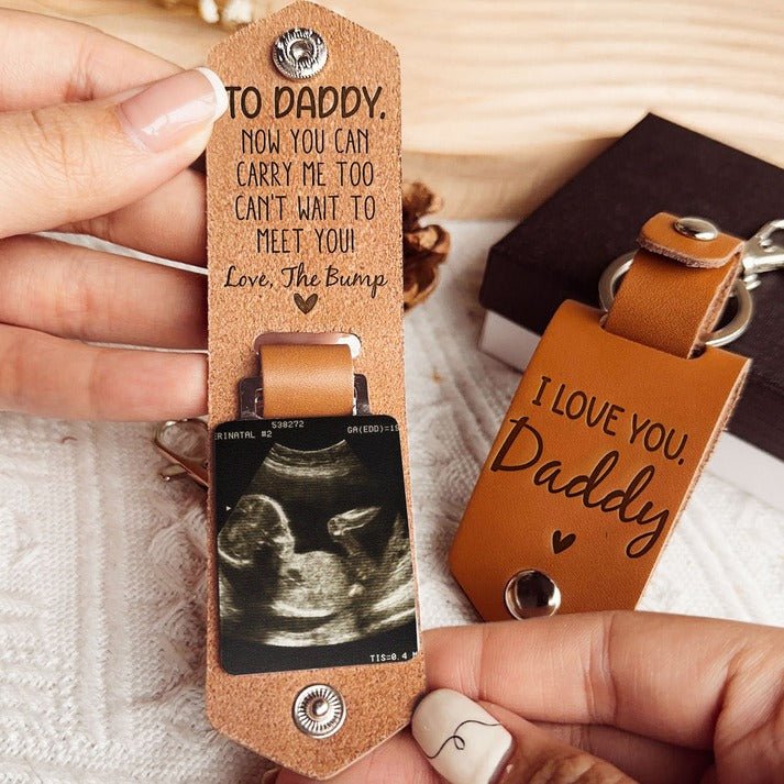 Family - Daddy Can'T Wait To Meet You From The Bump - Personalized Leather Keychain - Makezbright Gifts