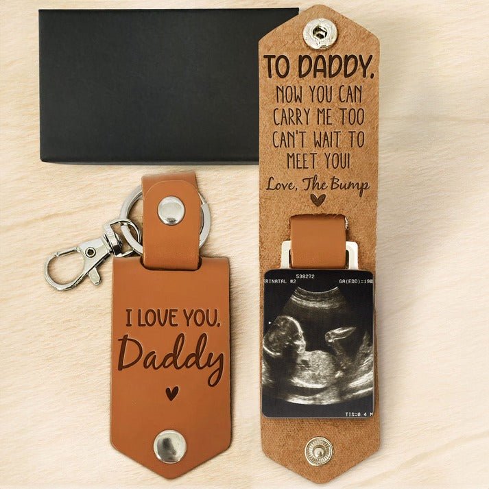 Family - Daddy Can'T Wait To Meet You From The Bump - Personalized Leather Keychain - Makezbright Gifts